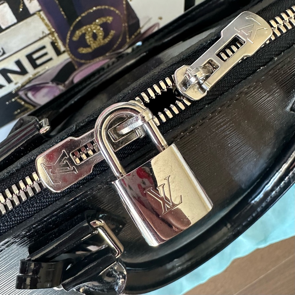 Vintage Louis Vuitton Alma GM electric epi EUC black epi Leather - Picture 3 of 17